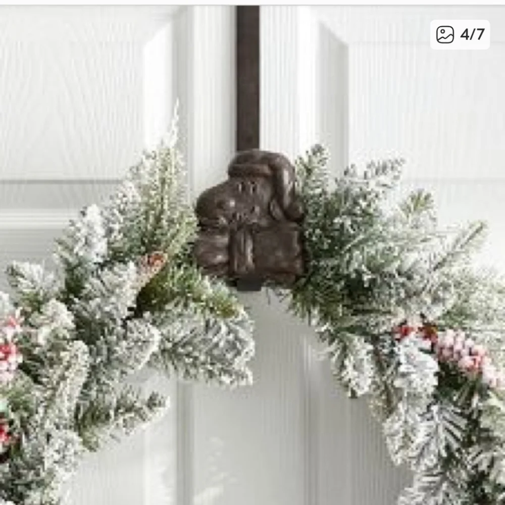 Pottery Wreath Barn Peanuts Snoopy Door Hanger. NWT